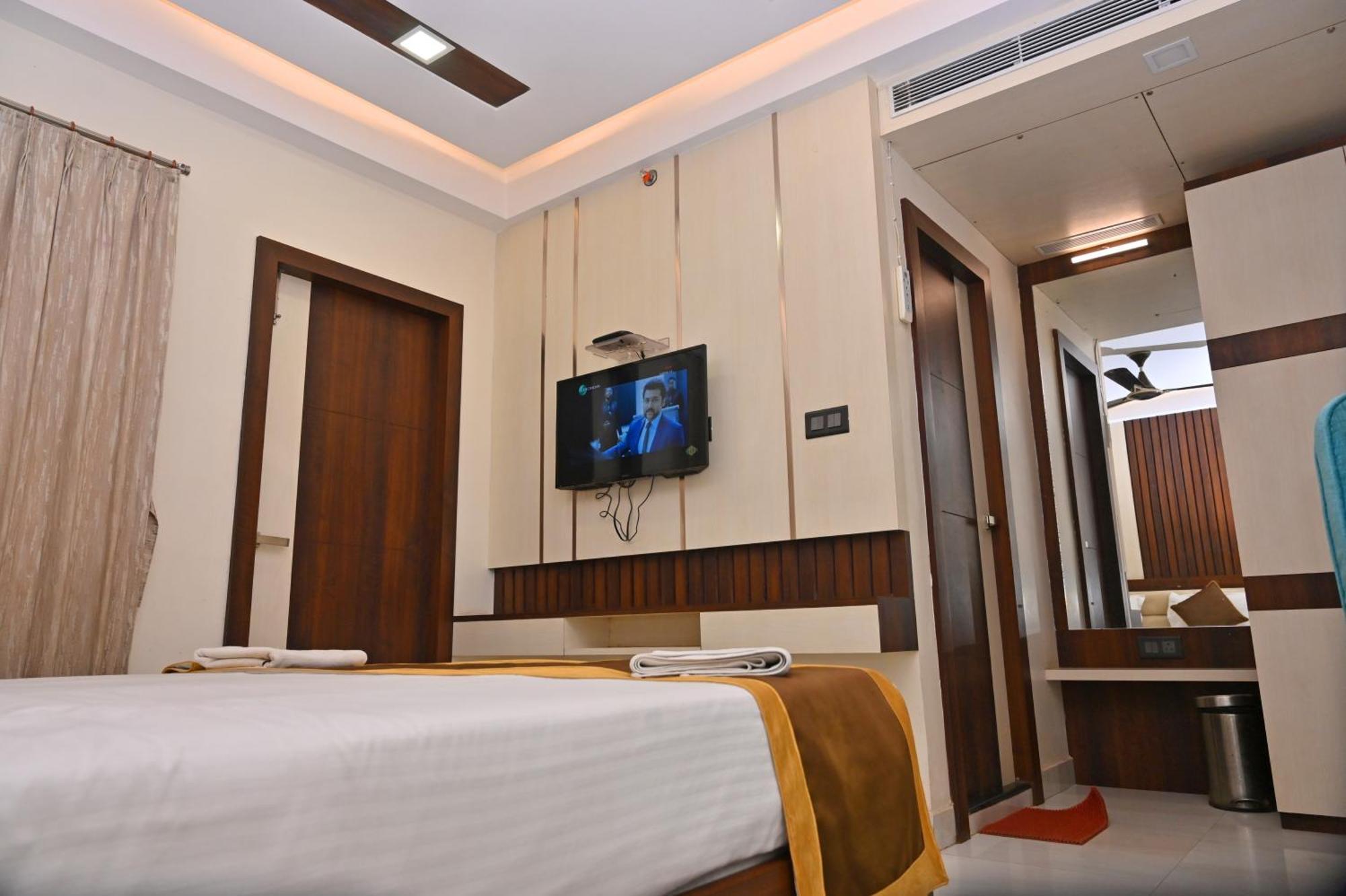 Hotel Silver Land New Digha With Rooftop Pool Kültér fotó